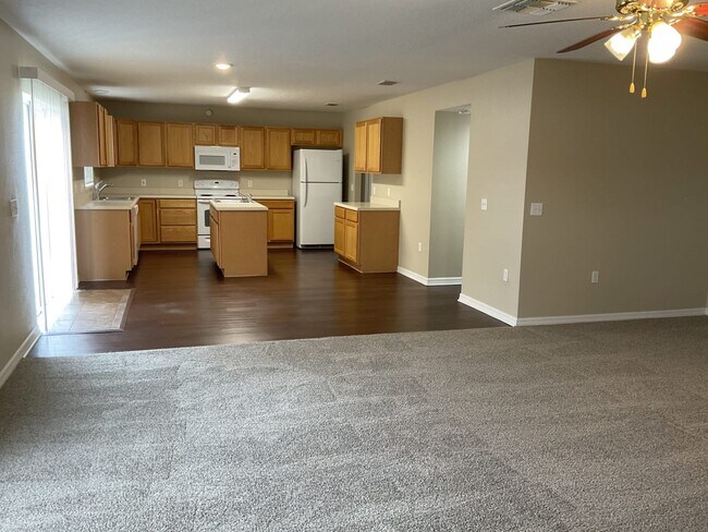 Building Photo - 5932 Royal Hills Cir
