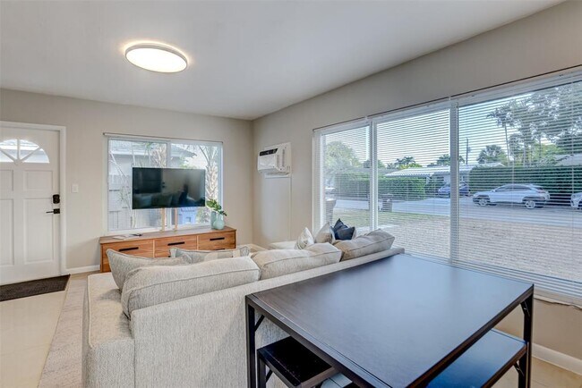 Foto del edificio - 1005 NE 17th Ct