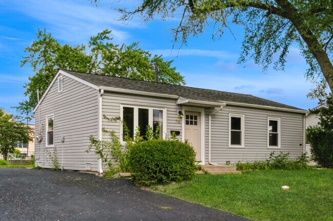 Building Photo - 118 E Streamwood Blvd