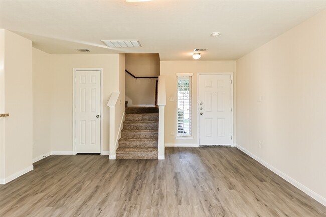 Foto del edificio - 715 North Ella Creek Drive