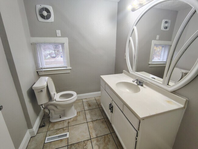 Foto del edificio - 2139 10th St