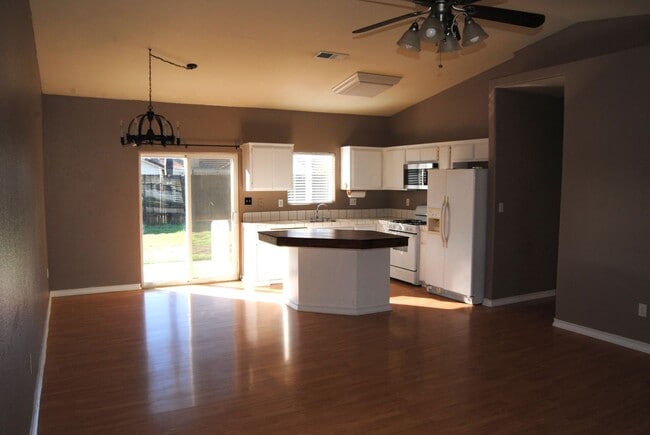 Foto del edificio - 5603 Summer Solstice Dr