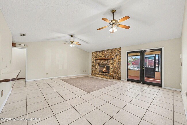 Building Photo - 525 N Burnett Rd