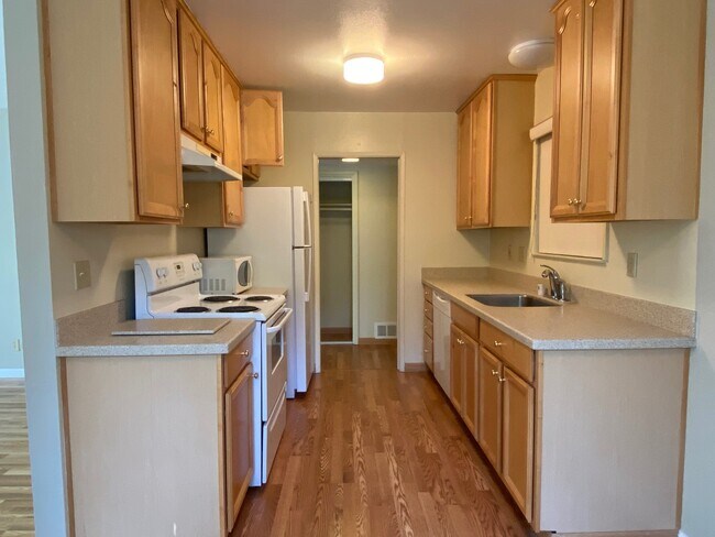 Kitchen - 417 Portofino Dr
