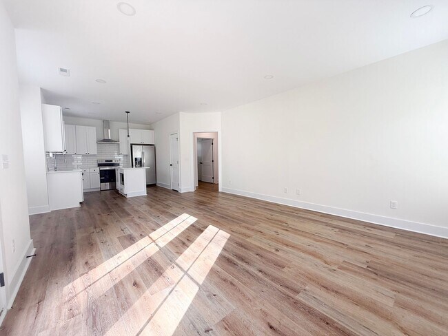 Foto del edificio - 3 Bedroom Home with 2 Car Garage and Resort Style Pool Access