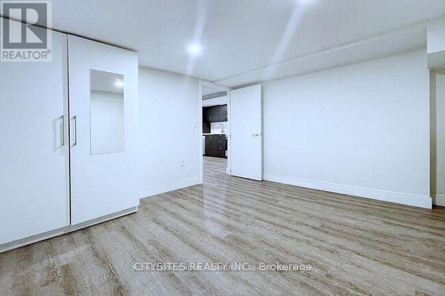 Building Photo - 299 Rosewell Ave