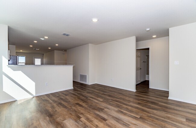 Building Photo - 5911 Rolling Gln