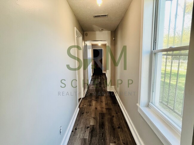 Foto del edificio - 2 Bedroom house in West Louisville- Section 8 accepted
