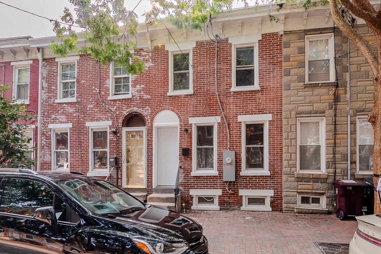 Primary Photo - 3 Bedroom Townhouse