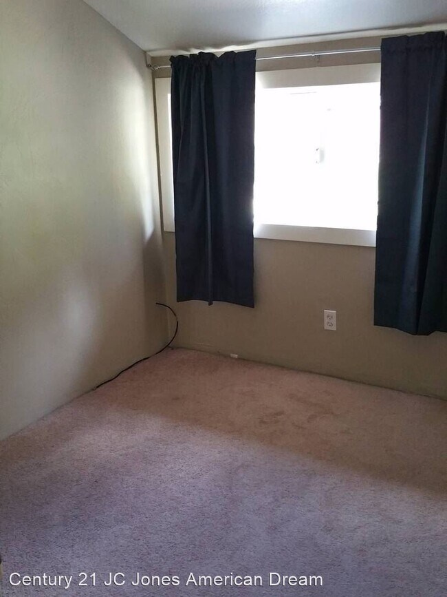 Foto del edificio - 4 br, 1 bath House - 1424 NE A Street