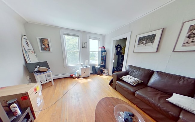 Building Photo - 32 Gordon St