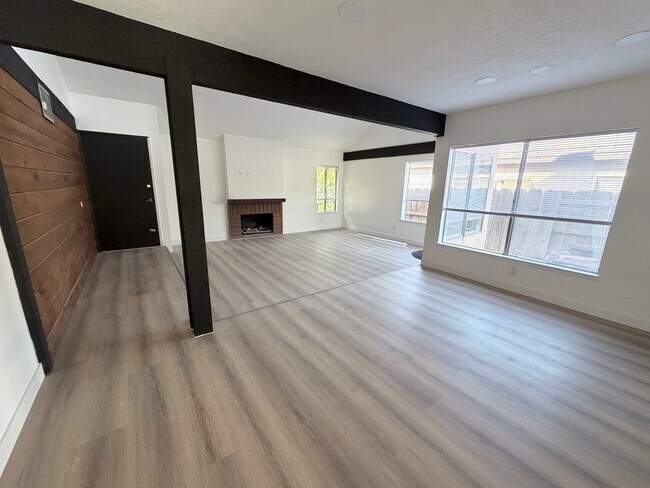 Foto del edificio - 16486 Elm Haven Dr