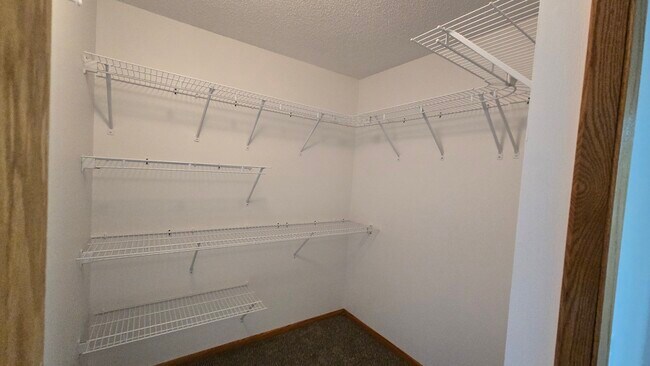 Vestidor principal - 2303 Grange Ave N