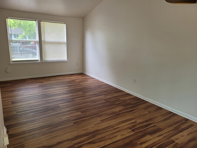 Building Photo - 6510 N Stevens Hollow Dr