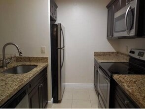 Building Photo - 913 Meadows Cir