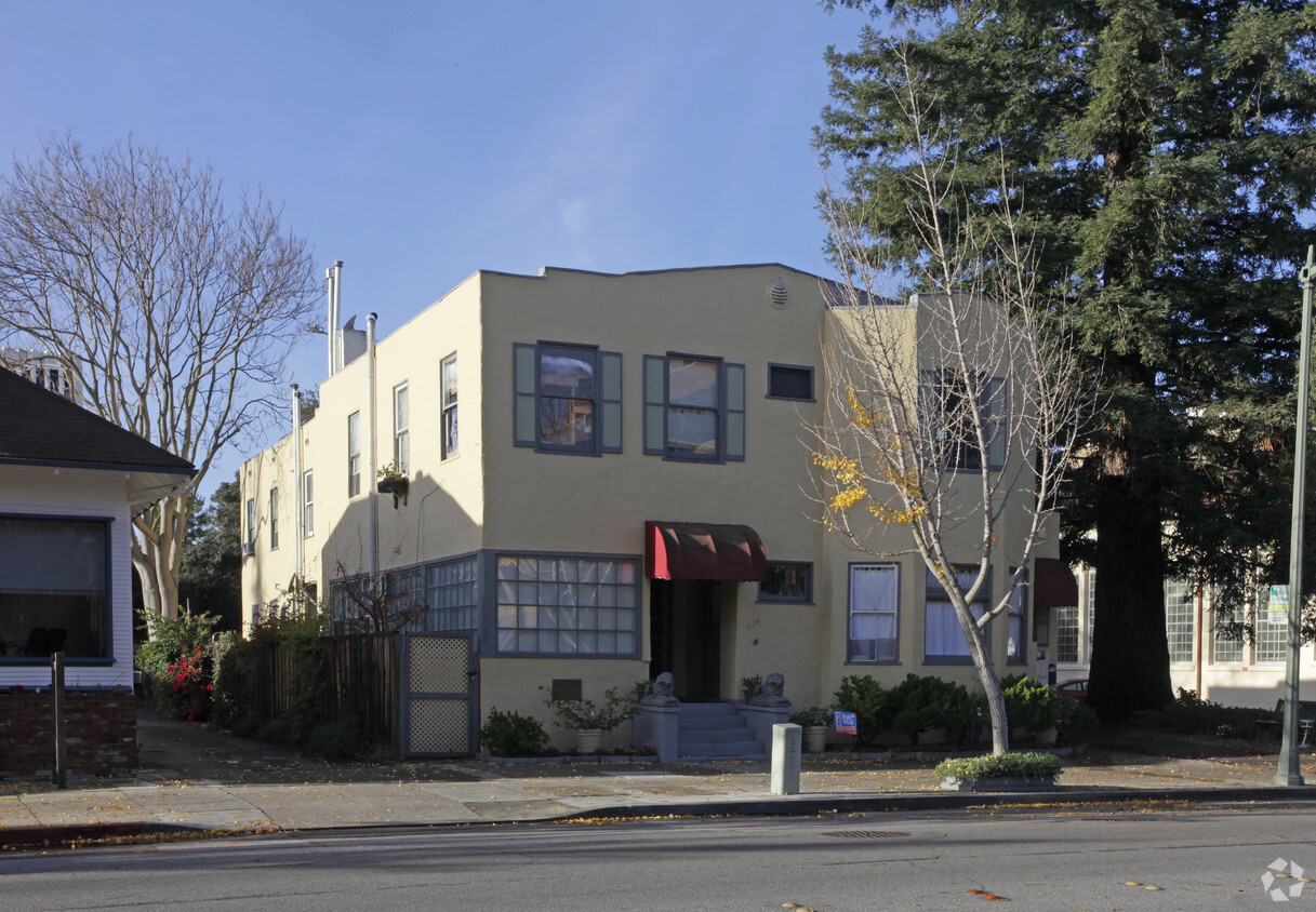 Primary Photo - 628 Waverley St