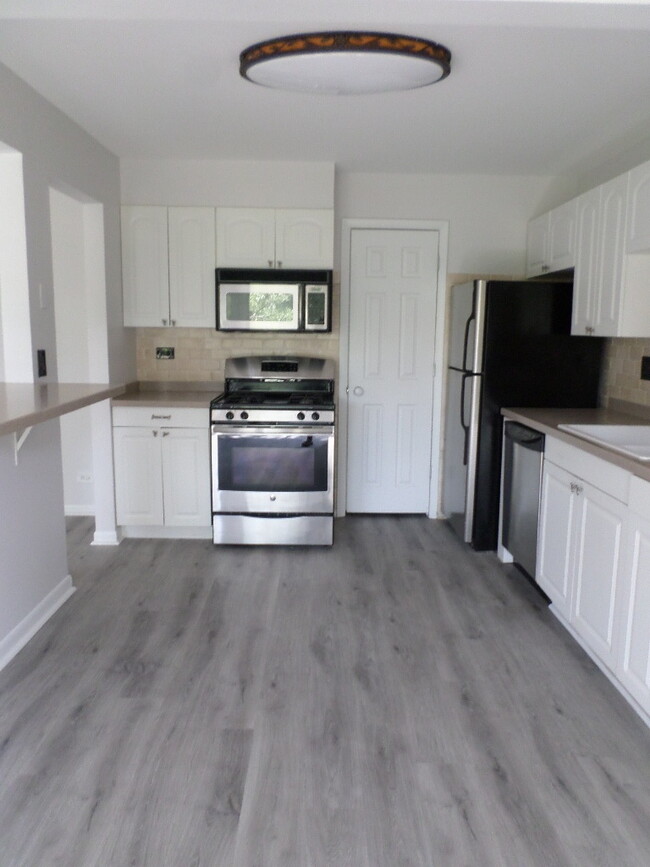 Building Photo - 1588 Burr Oak Ct