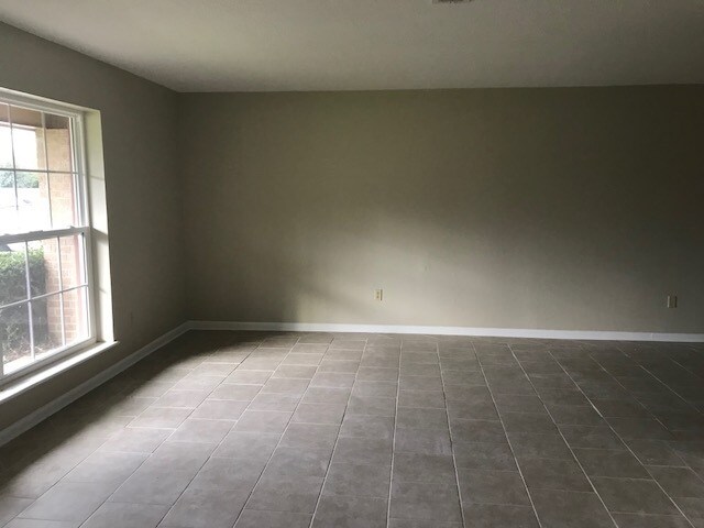 Foto del edificio - 1102 Meadowbrook St