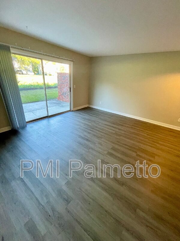 Building Photo - 718 Augusta St