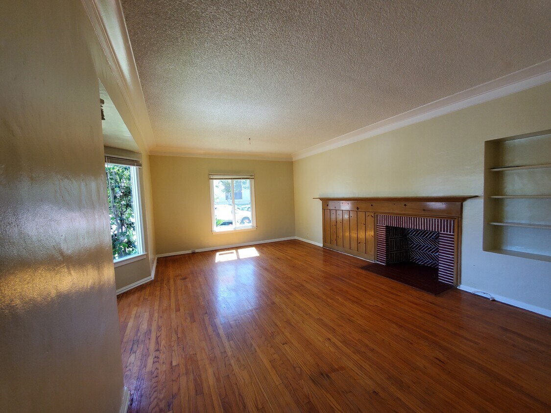 Photo - 2442 W 18th St (Los Angeles, CA)