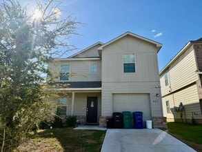 Building Photo - 627 Retama Pass