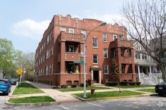 Building Photo - 1517 W Waveland Ave