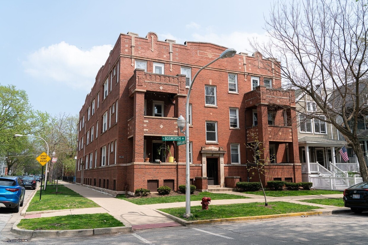 Primary Photo - Lakeview / Southport Corridor - 2 Bed / 1 ...