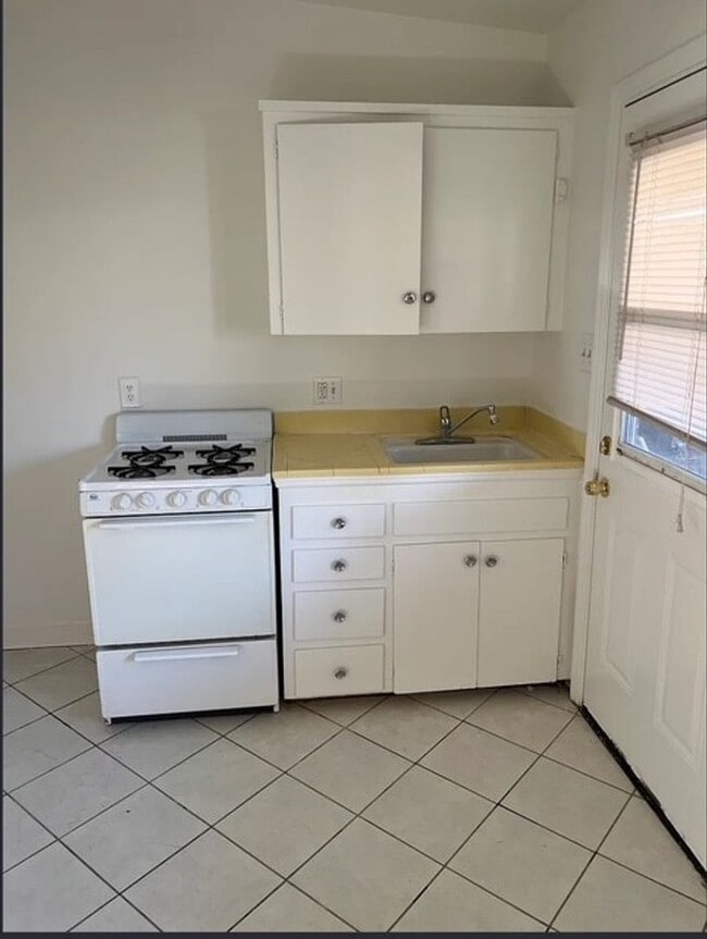 Building Photo - 12651 Agua Cayendo Rd