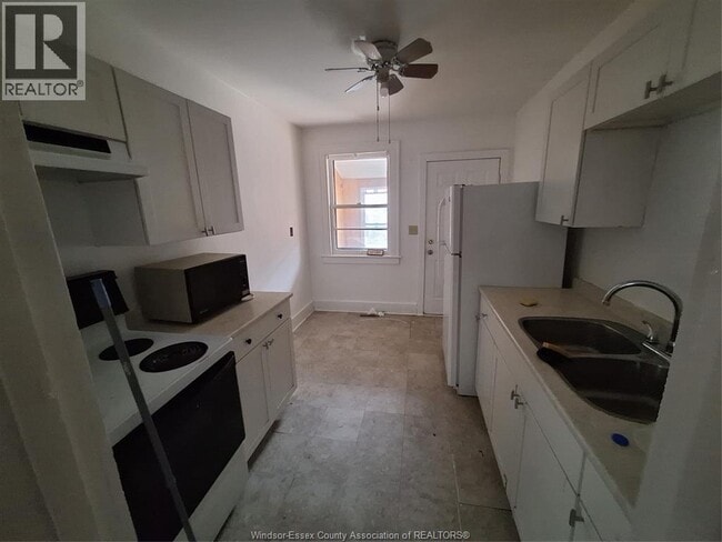 Building Photo - 3219 Linwood Pl