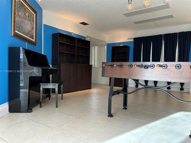 Foto del edificio - 4871 SW 103rd Ave