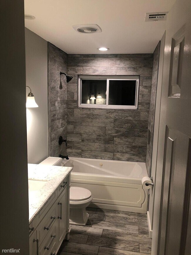 Foto del edificio - 3 br, 2 bath House - 1 Vivian Ln