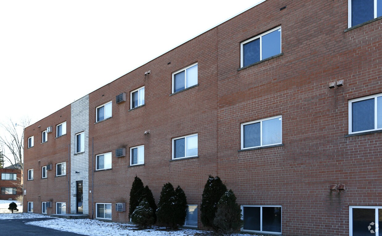 Primary Photo - 2618 Chesterfield Ct