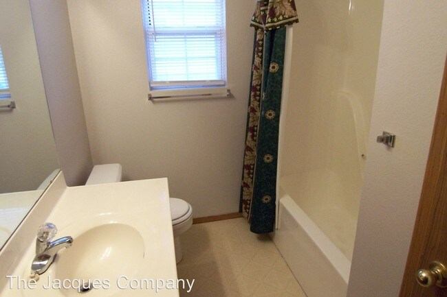 Foto del edificio - 126-128 W Terrace Ct