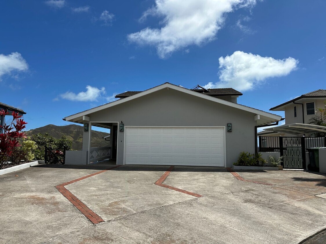 Foto principal - 4 bedroom, 4 bathroom, 3500 SF home with S...