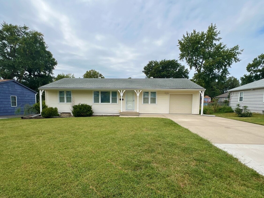 Primary Photo - SEE IT NOW: Charming 4-Bedroom Home in the...