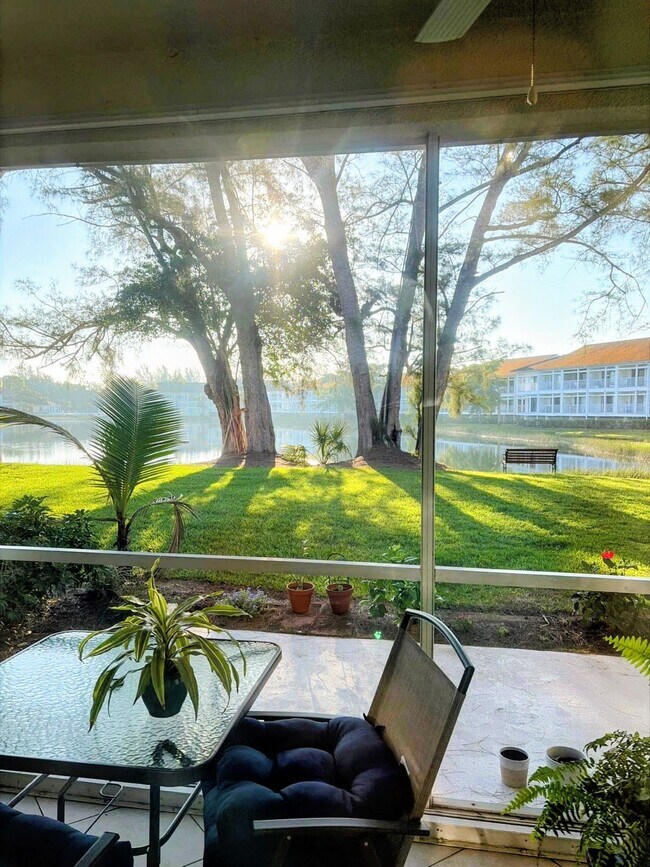 Foto del edificio - 134 Cypress Point Dr
