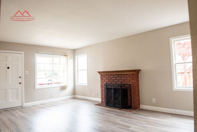 Building Photo - 1221 Prevost St