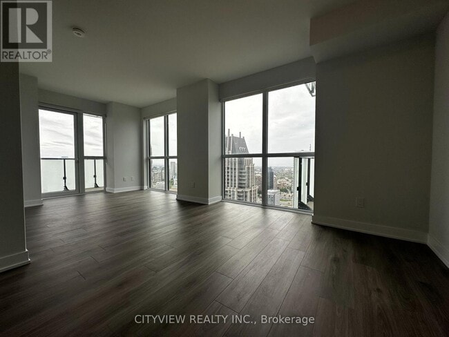 Photo du bâtiment - 430-3430 Square One Dr