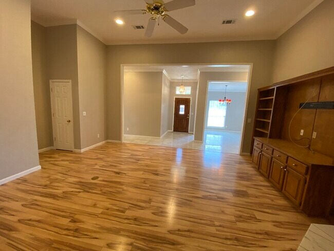 Building Photo - 4801 Richmond Dr