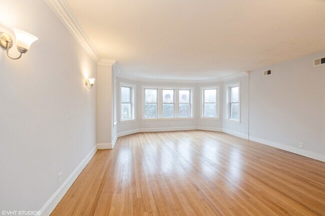 Building Photo - 7726 S Kingston Ave