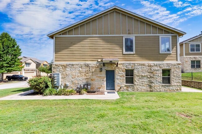 Building Photo - 1620 Bryant Dr