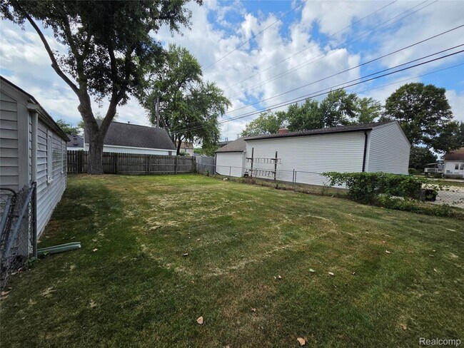 Building Photo - 1031 Arthur Ave