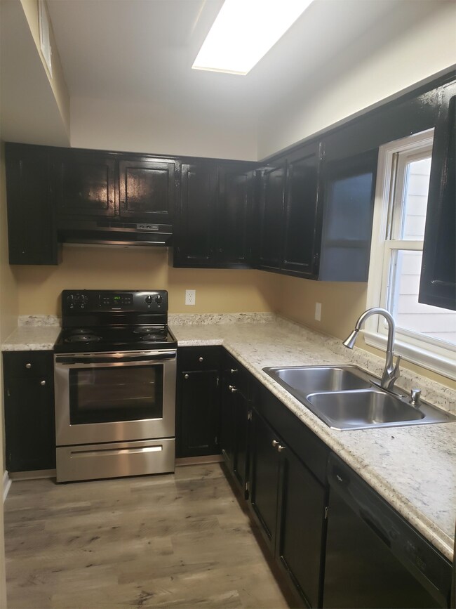 Building Photo - 108 Birch Grove