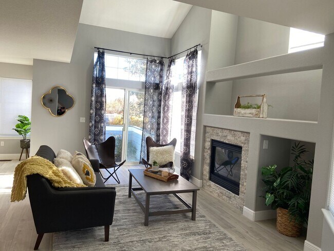 Foto del edificio - Red Mountain Three Story Townhome