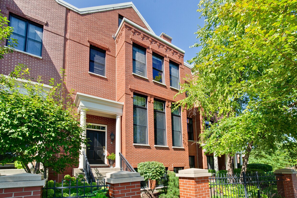 2041 Valor Dr, Glenview, IL 60026 Townhome Rentals in Glenview IL