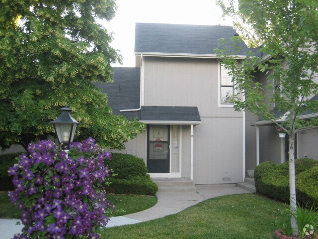 Building Photo - 2675 S Xanadu Way