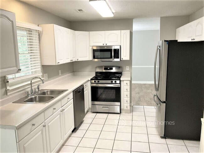 Building Photo - 330 Brooke Wood Dr