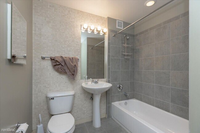 Foto del edificio - 2 br, 2 bath Condo - 200 W Grand Ave Apt 1203