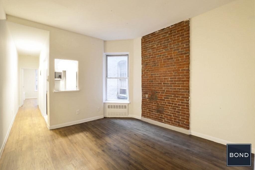 Foto principal - 215 E 85th St