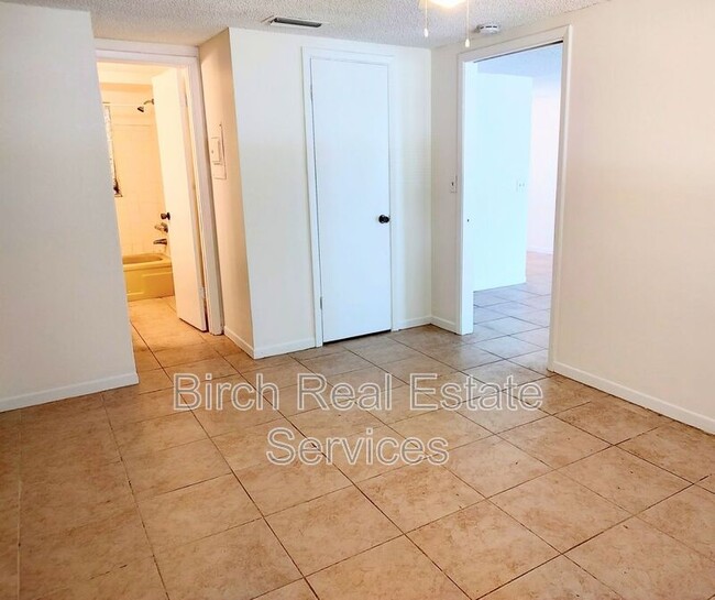 Foto del edificio - 6839 Forest Ave